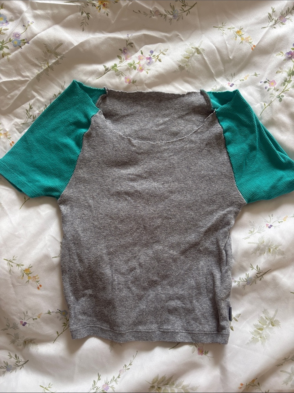 Off the shoulder (home cut)  Short Sleeve Raglan Tee in Gray and Teal